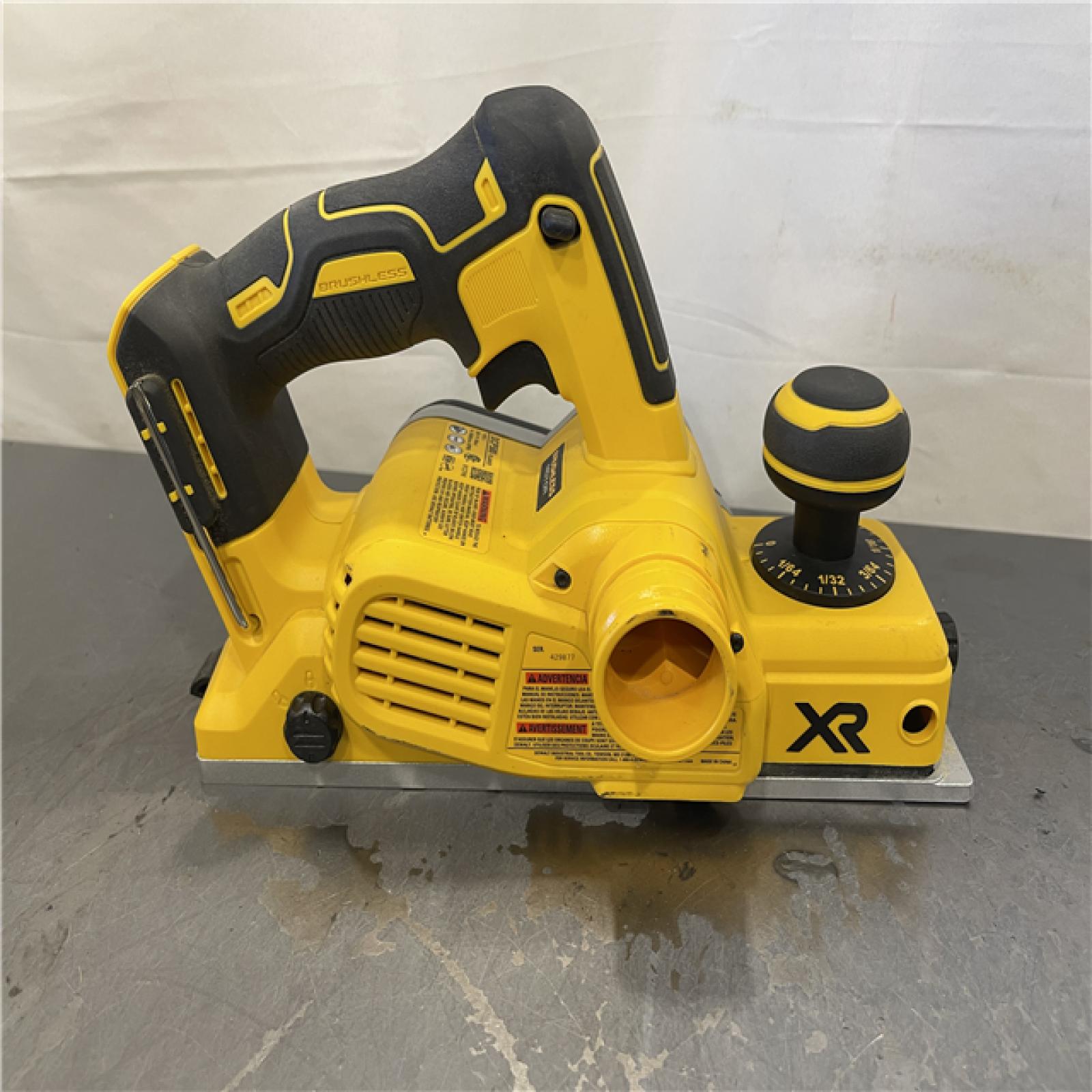 AS-IS - DEWALT 20V MAX XR Cordless Brushless 3-1/4 in. Planer