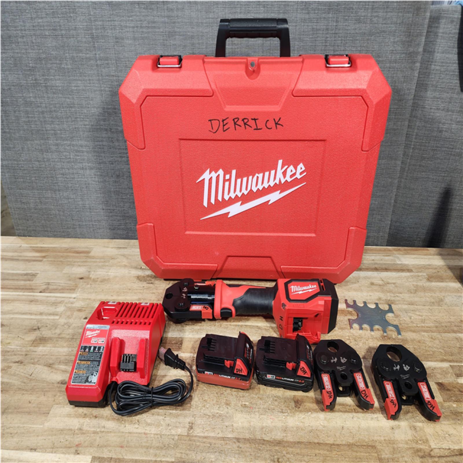 Houston Location AS-IS Milwaukee 18V Lithium-Ion Cordless Short Throw Press Tool with 3 PEX Crimp Jaws Kit