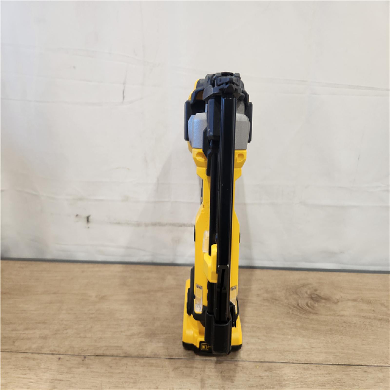 AS-IS- DEWALT ATOMIC 20V MAX Lithium Ion Cordless 23 Gauge Pin Nailer Kit