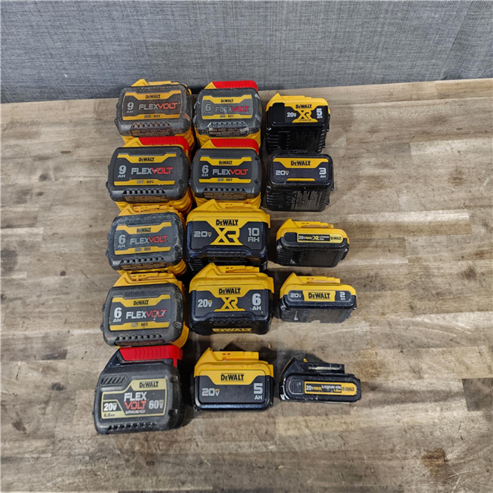 HOUSTON LOCATION - AS-IS DEWALT BATTERY PACK QTY - 15
