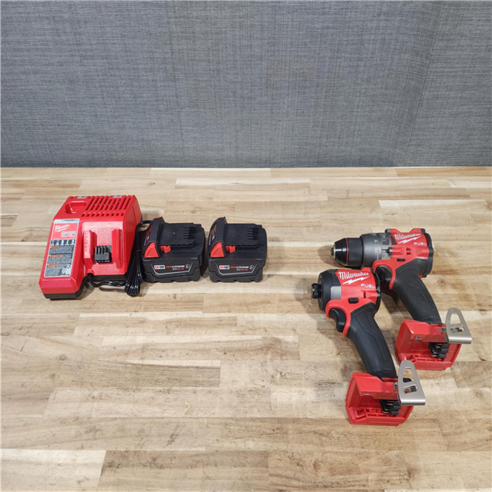 HOUSTON LOCATION - AS-IS MILWAUKEE 2 TOOL COMBO KIT W/ (2) BATTERY & CHARGER