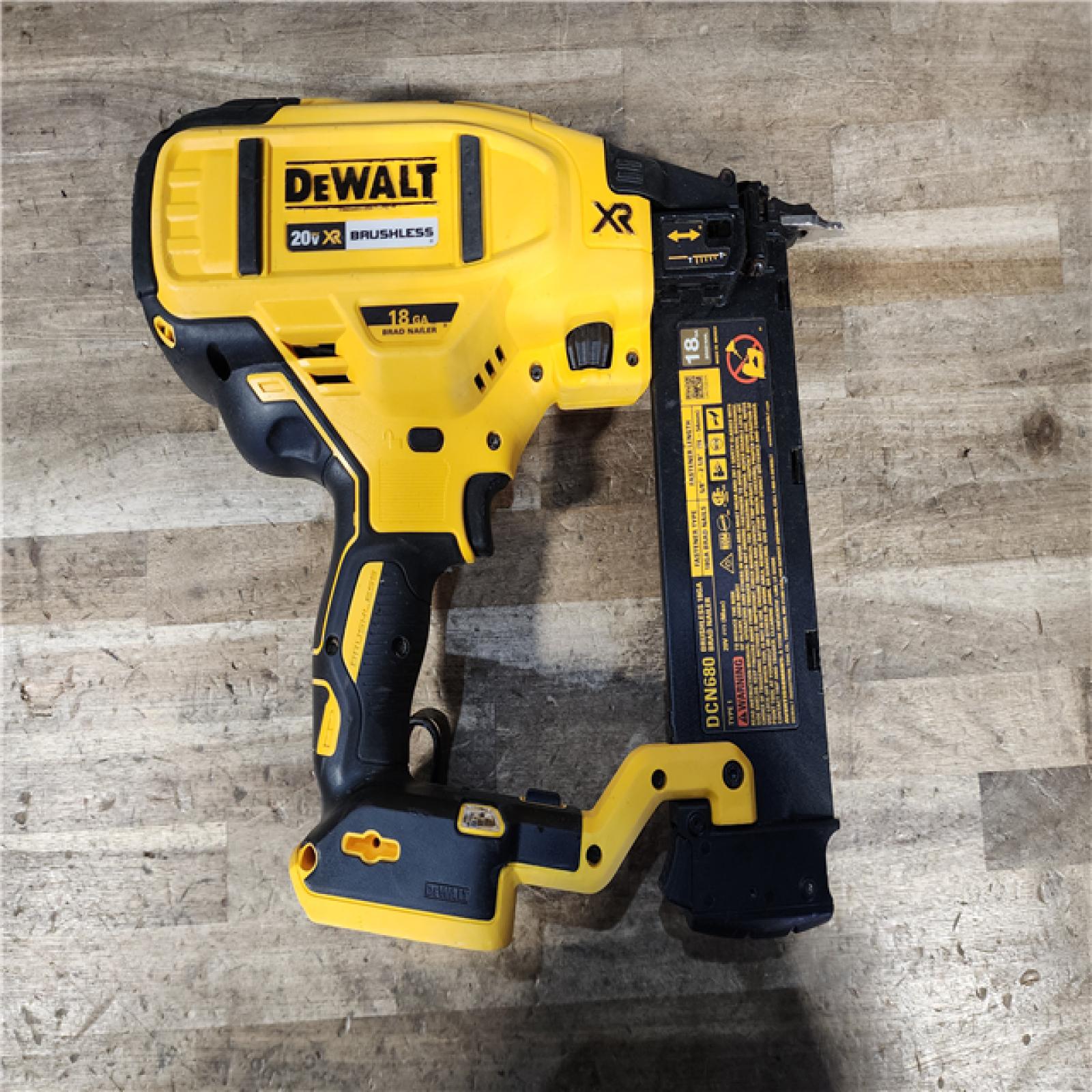 HOUSTON LOCATION - AS-IS DEWALT 20V MAX XR Lithium-Ion Electric Cordless 18-Gauge Brad Nailer (Tool Only)