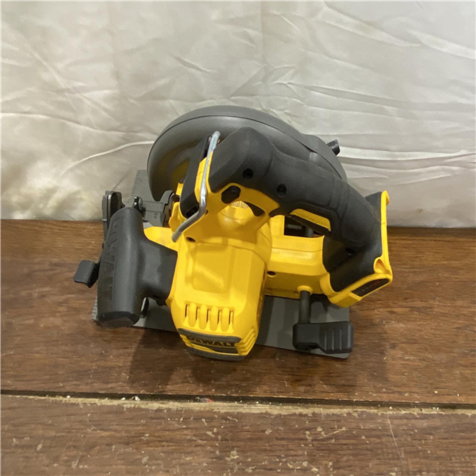 AS-IS DeWALT Flexvolt Max 7-1/4  60V Brushless Circular Saw DCS578B