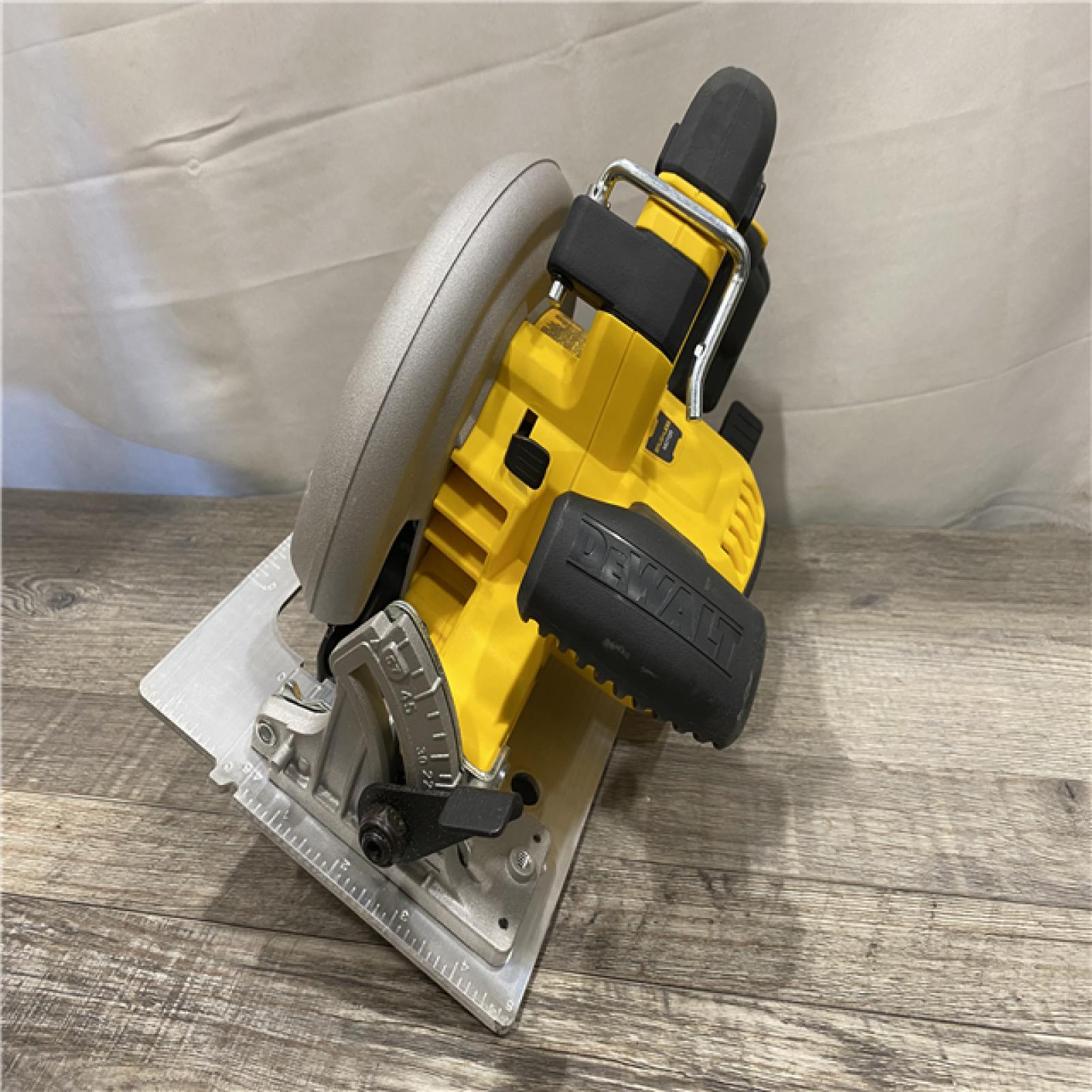 AS-IS DEWALT 20-Volt MAX 7-1/4 in. Cordless Circular Saw (Tool Only)