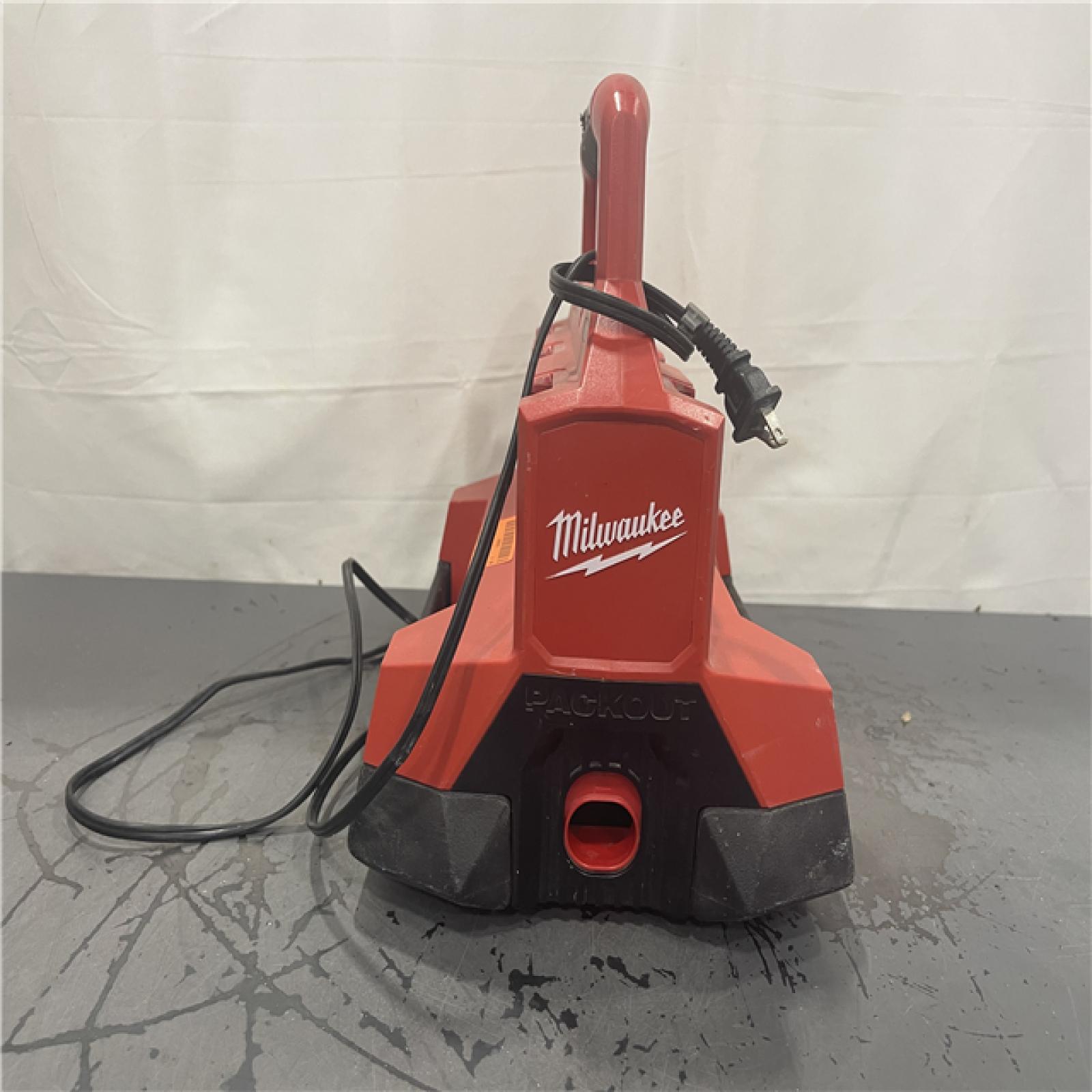 AS-IS- M18 18V Lithium-Ion PACKOUT 6-Port Rapid Charger