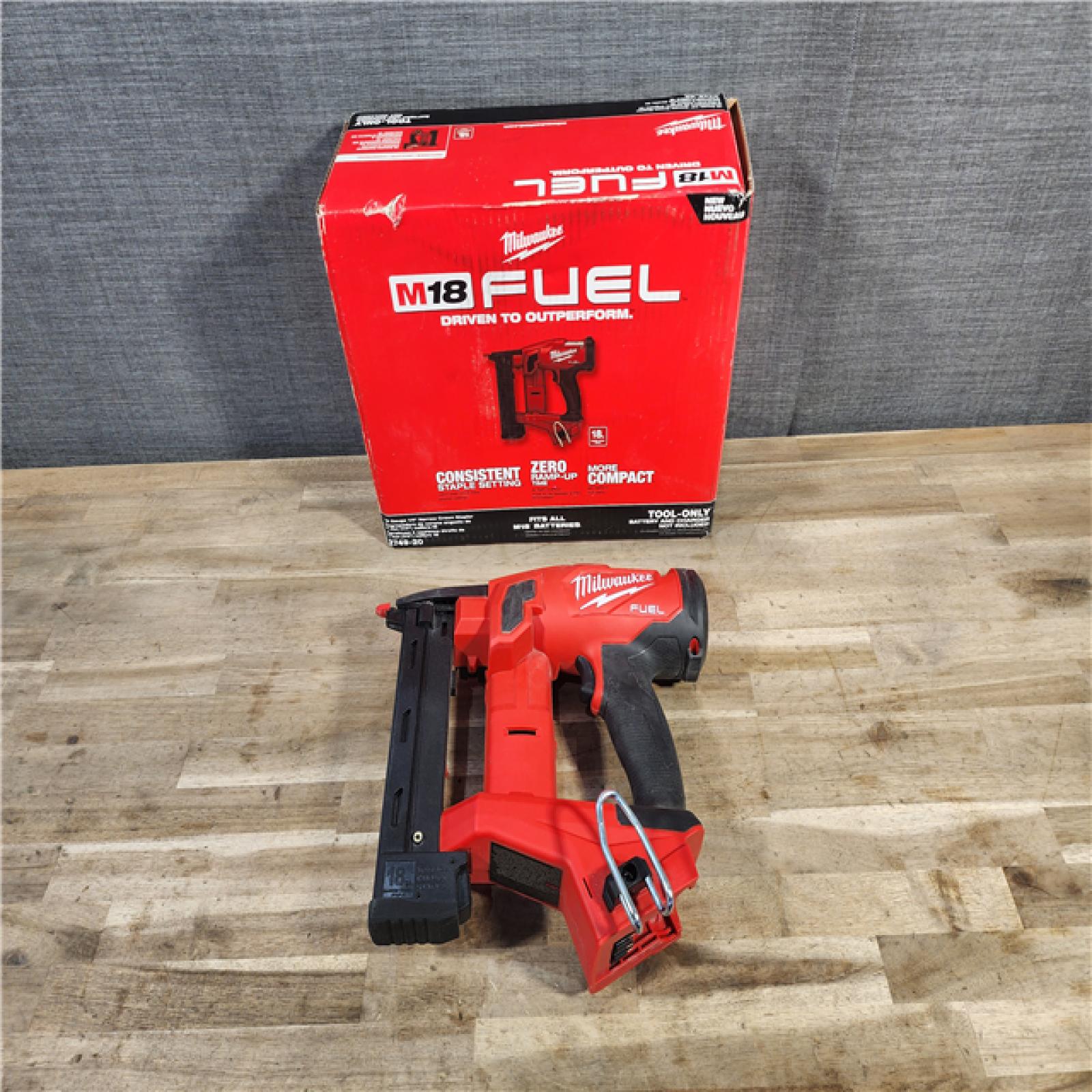 HOUSTON LOCATION - AS-IS MILWAUKEE FUEL 18-Volt Lithium-Ion Brushless Cordless 18-Gauge 1/4 in. Narrow Crown Stapler (Tool-Only)