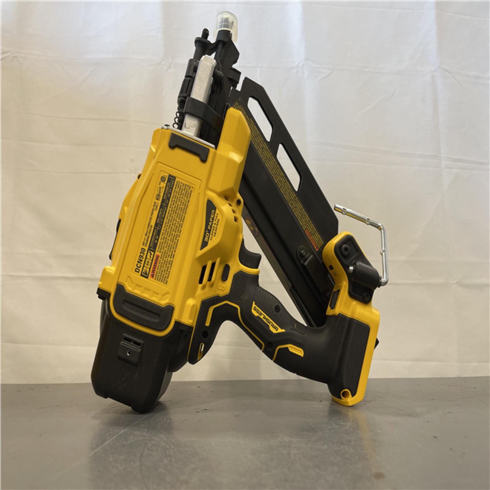 AS-IS - DEWALT 20-Volt 30° Cordless Framing Nailer