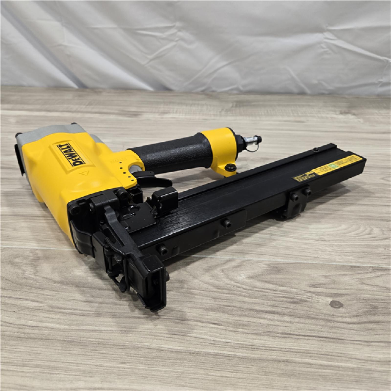 LIKE NEW! - DeWalt 16 Gauge 1 Crown 2 Lathing Stapler