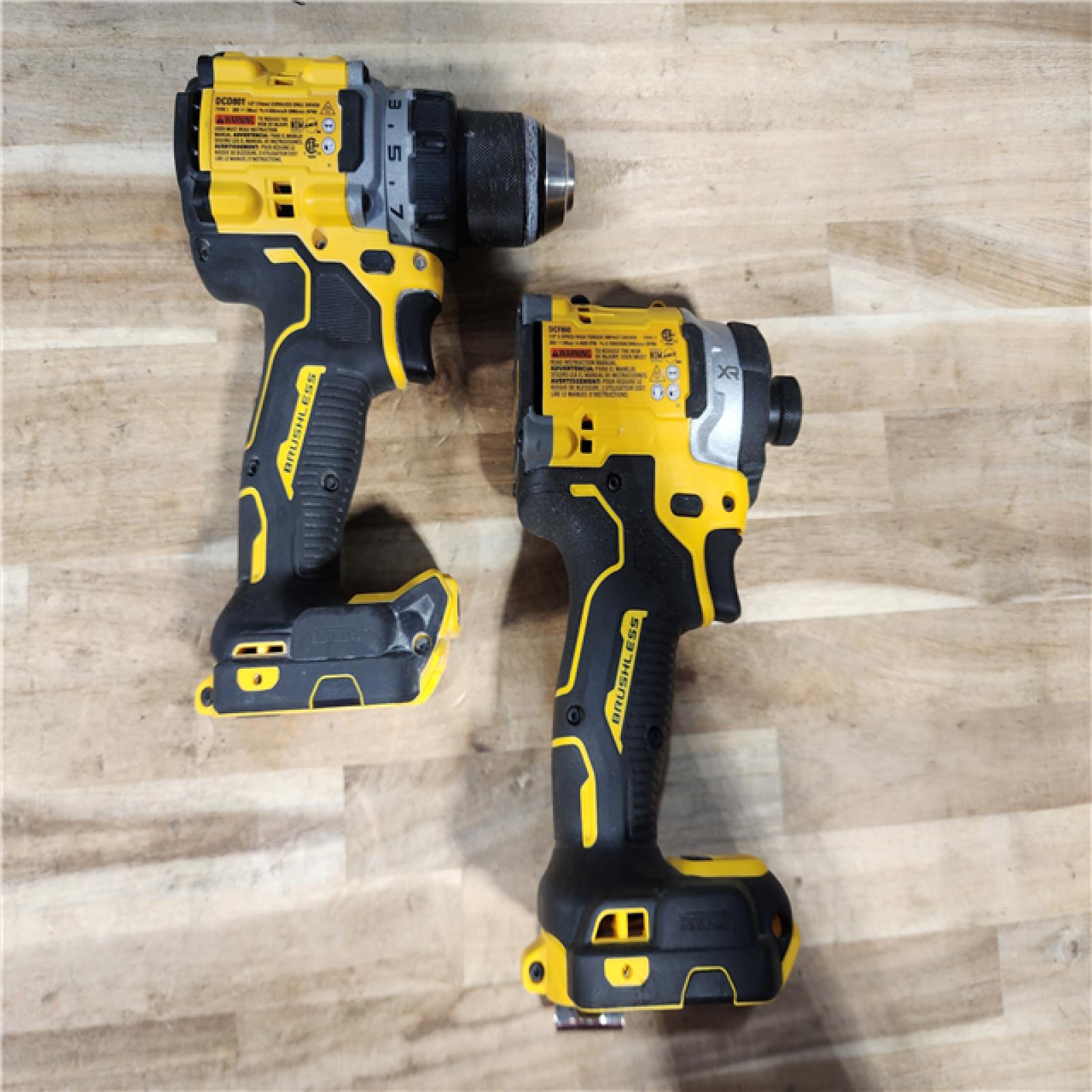 HOUSTON LOCATION - AS-IS DEWALT 2 TOOL COMBO KIT W/ (2) BATTERY & CHARGER