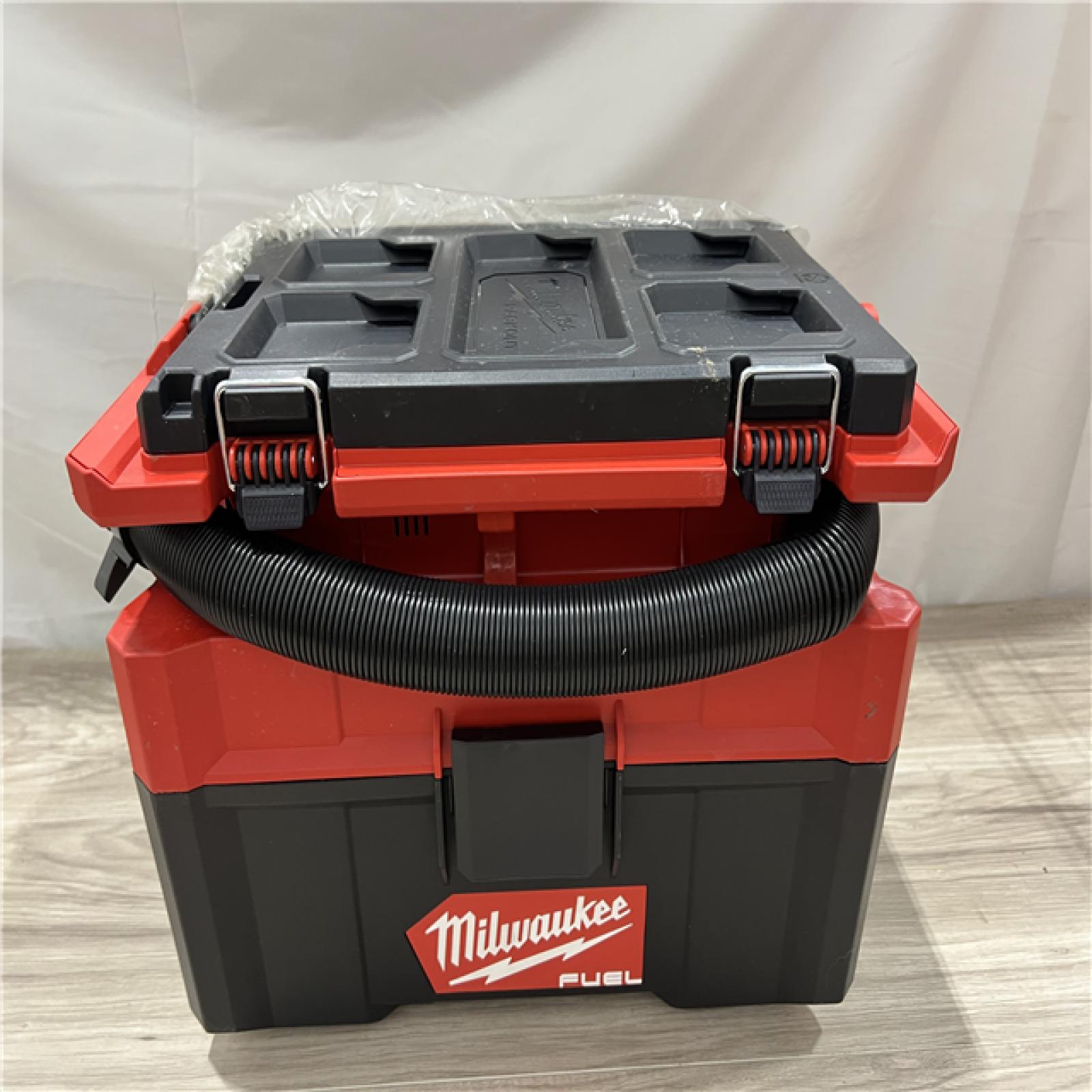 AS-IS Milwaukee FUEL PACKOUT 18-Volt Lithium-Ion Cordless 2.5 Gal. Wet/Dry Vacuum (Vacuum-Only)
