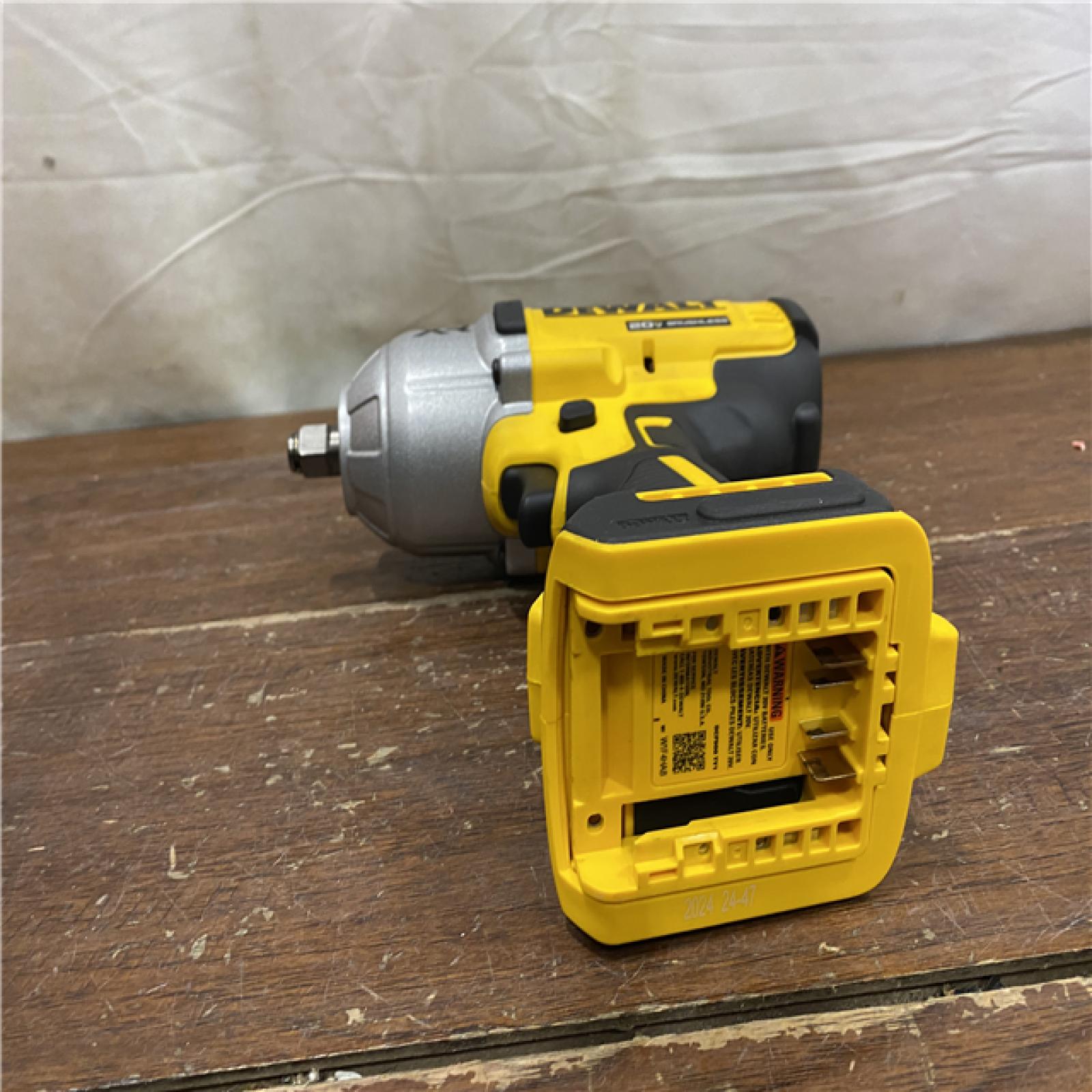 AS-IS Dewalt 20V MAX Lithium-Ion Cordless 1/2 in. Impact Wrench Kit