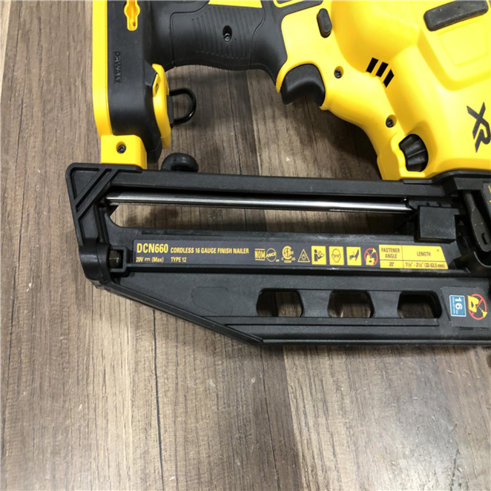 AS-IS DEWALT 20V MAX XR 16-Gauge Electric Cordless Angled Finishing Nailer Kit