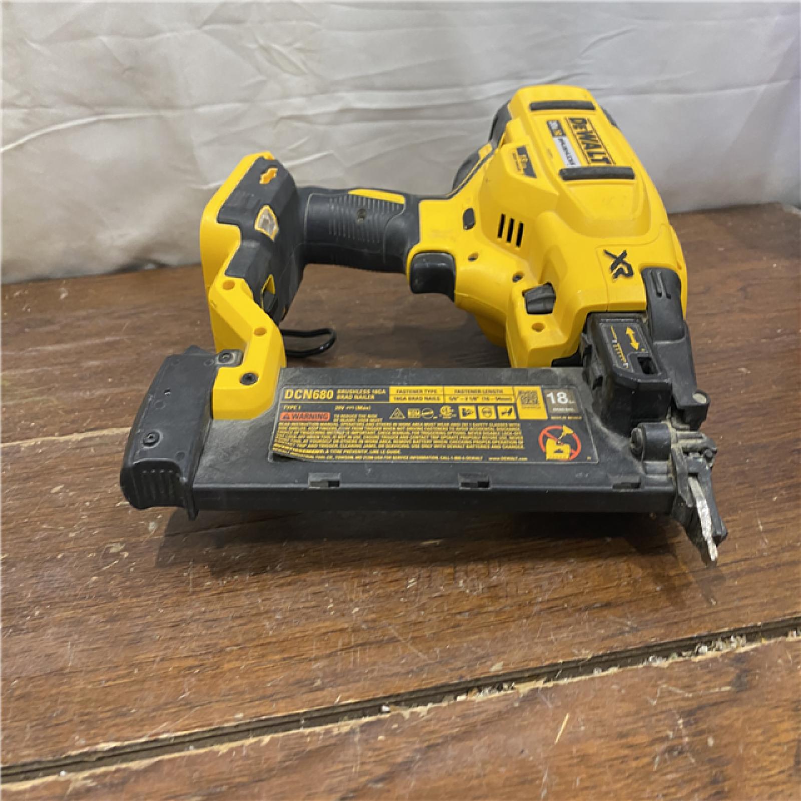 AS-IS DeWalt 20V MAX XR Lithium-Ion Electric Cordless 18-Gauge Brad Nailer (Tool Only)