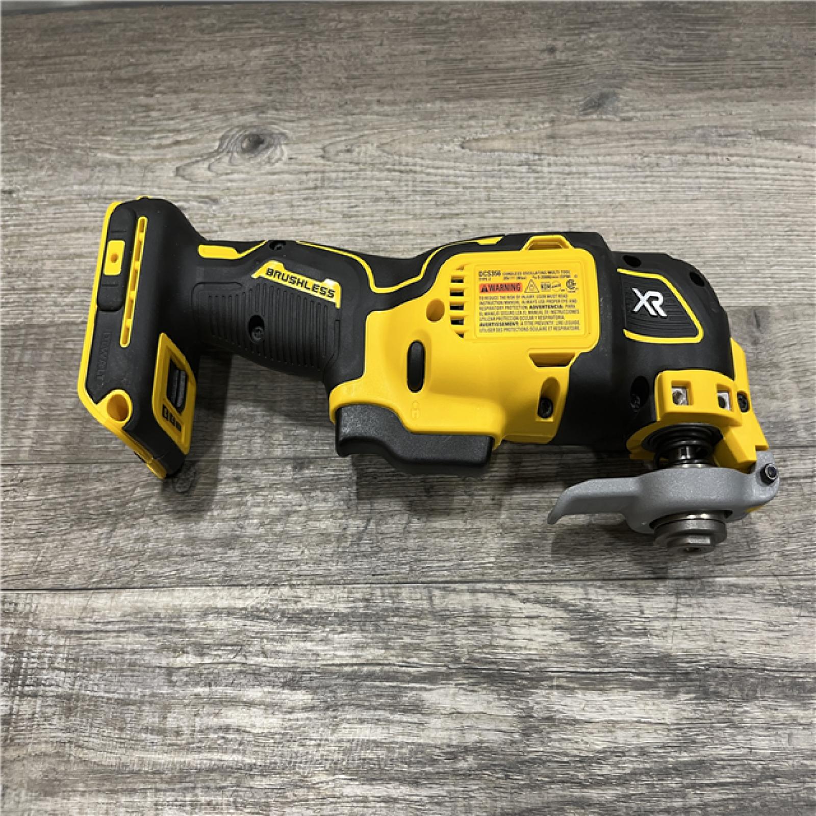 AS-IS DEWALT 20V MAX Lithium-Ion Cordless Oscillating Tool Kit