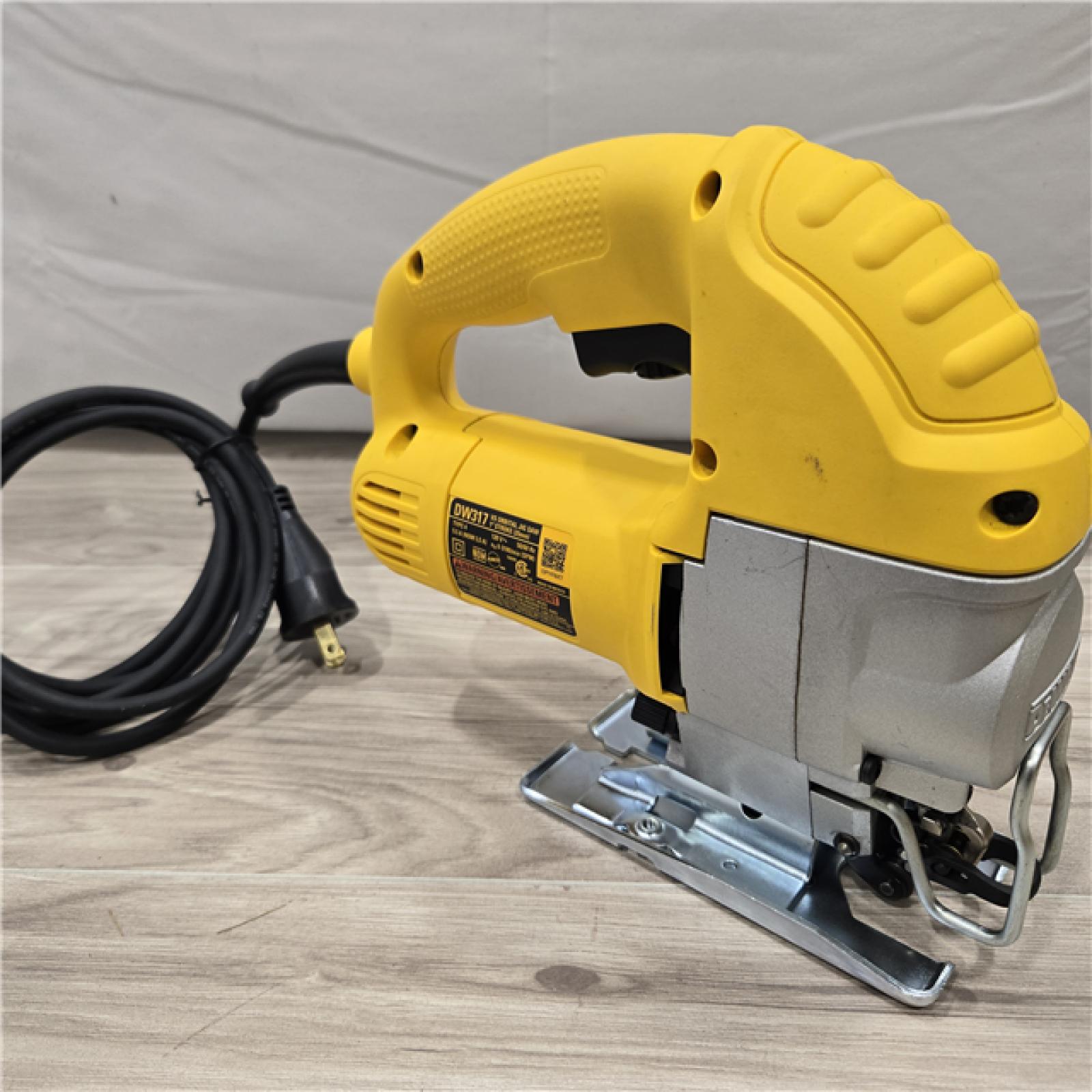 AS-IS DeWalt 5.5 Amp Corded Jig Saw Kit
