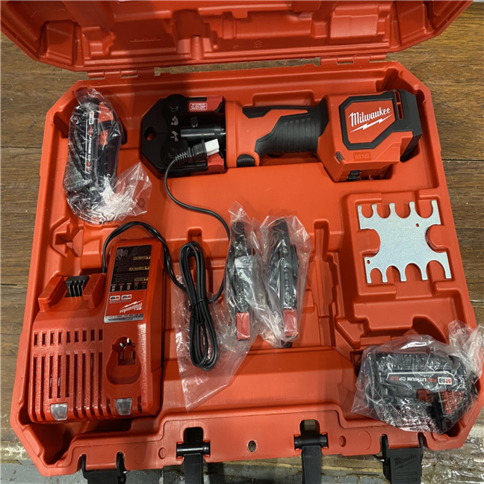 AS-IS M18 18V Lithium-Ion Cordless Short Throw Press Tool Kit with 3 PEX Crimp Jaws (2) 2.0 Ah Batteries and Charger