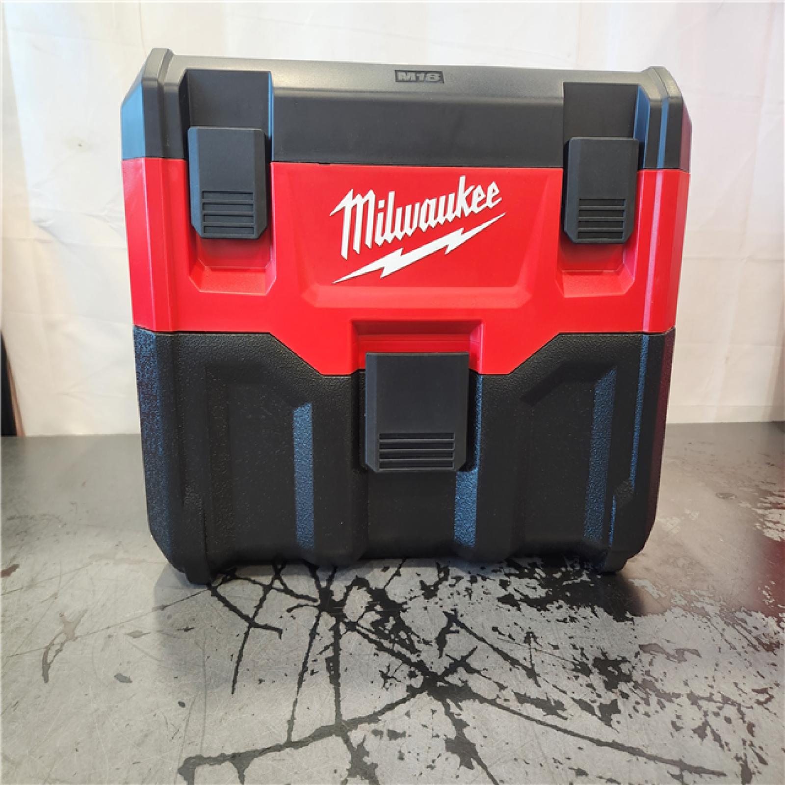 AS-IS- Milwaukee M18 Vacuum 2Gal Hose Access (Tool-Only)