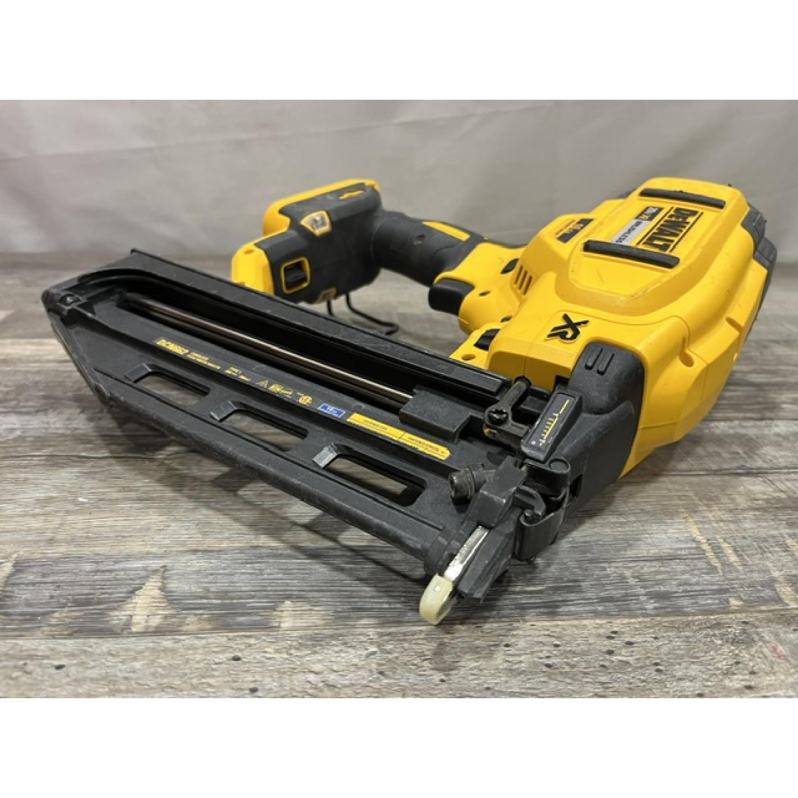 AS-IS DEWALT 20V MAX XR 16-Gauge Lithium-Ion Cordless Finish Nailer (Tool Only)