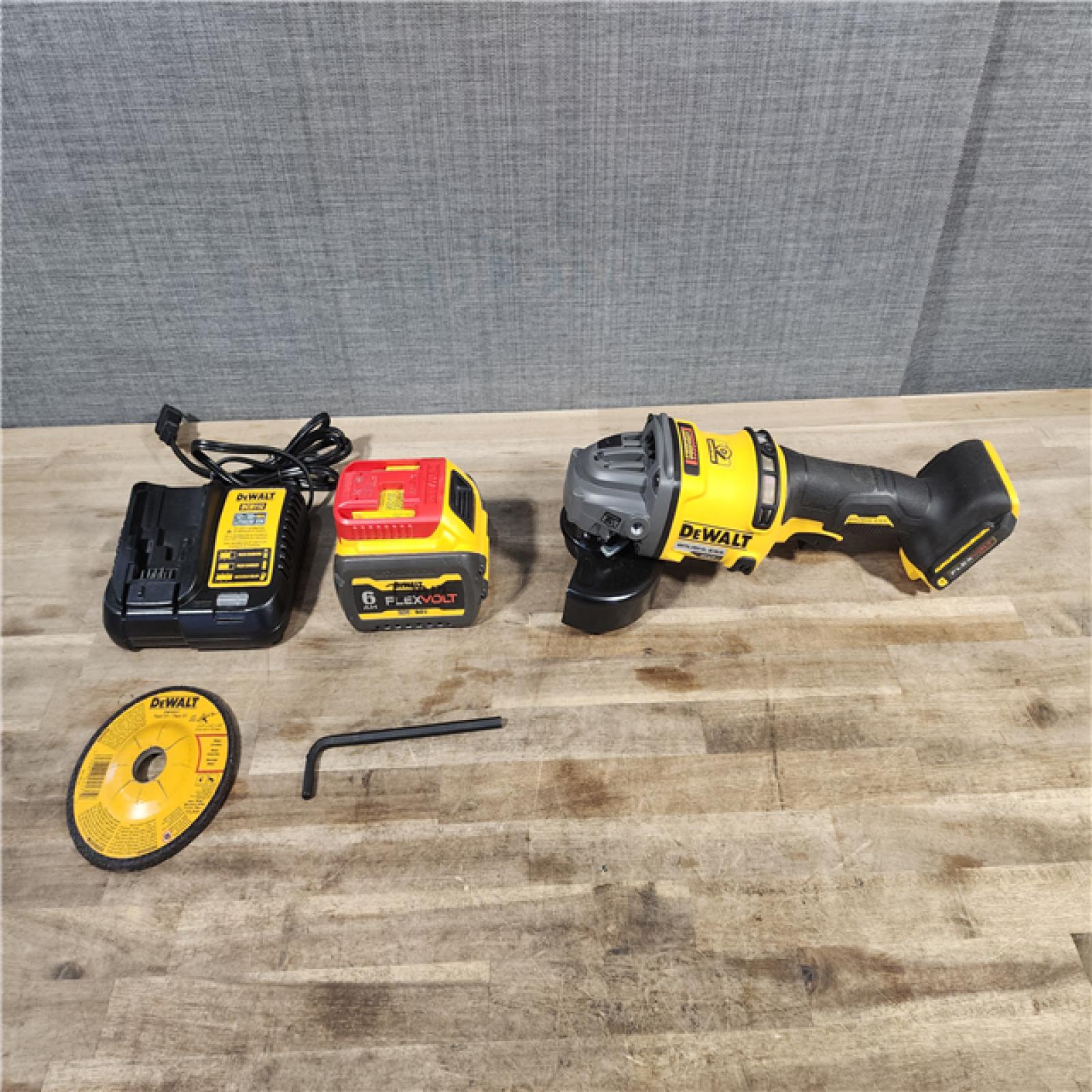 HOUSTON LOCATION - AS-IS DeWalt FLEXVOLT 60V Cordless 4-1/2 to 6 in. Grinder Kit (Battery & Charger)
