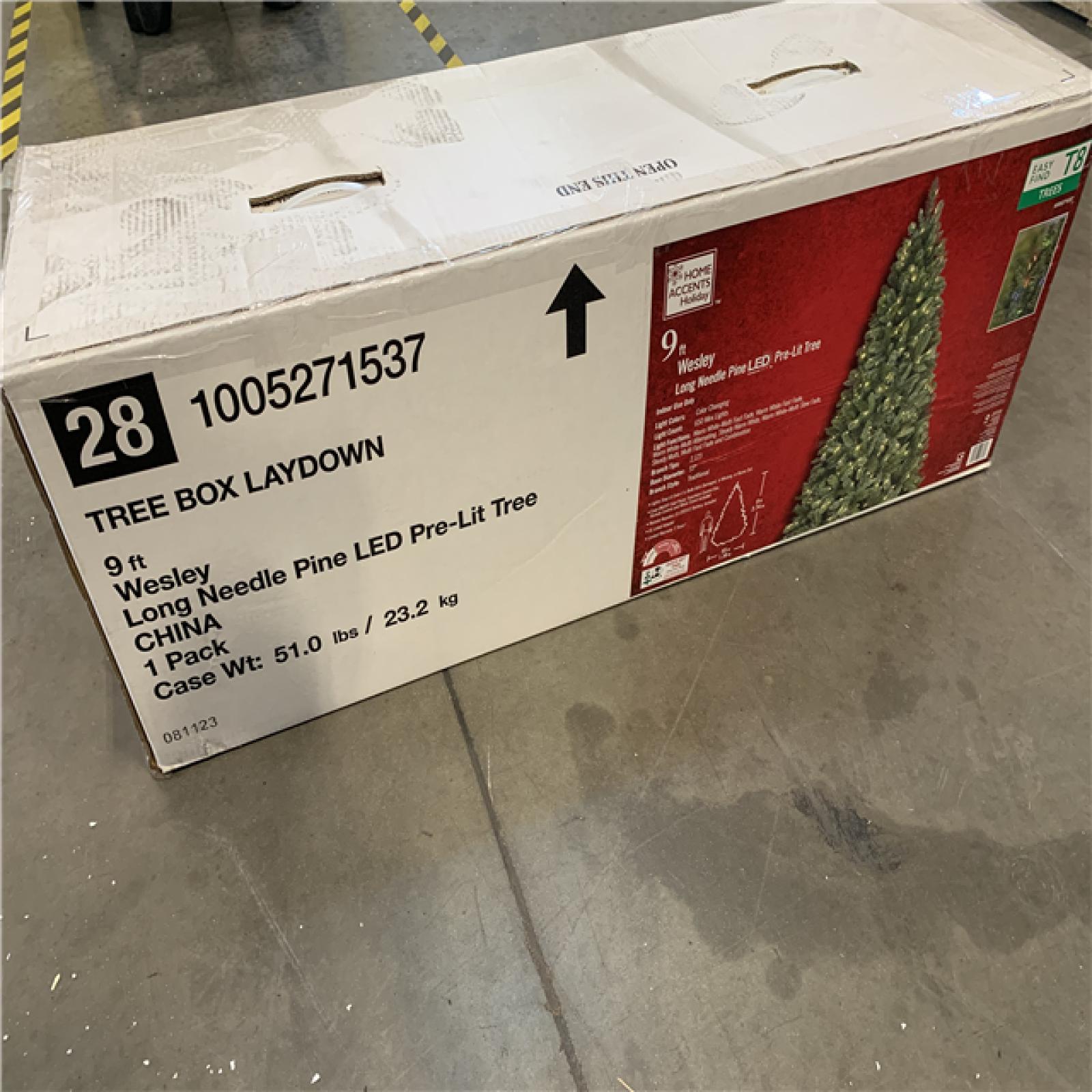 NEW! Home Accents Holiday 9 Ft. Pre-Lit LED Wesley Pine Artificial Christmas Tree