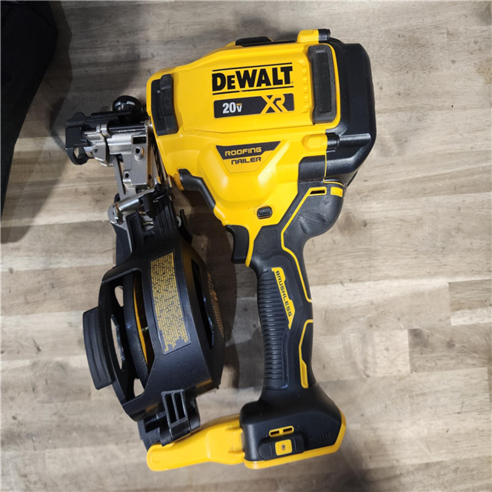 HOUSTON LOCATION - AS-IS DEWALT Roofing Nailer Cordless Kit