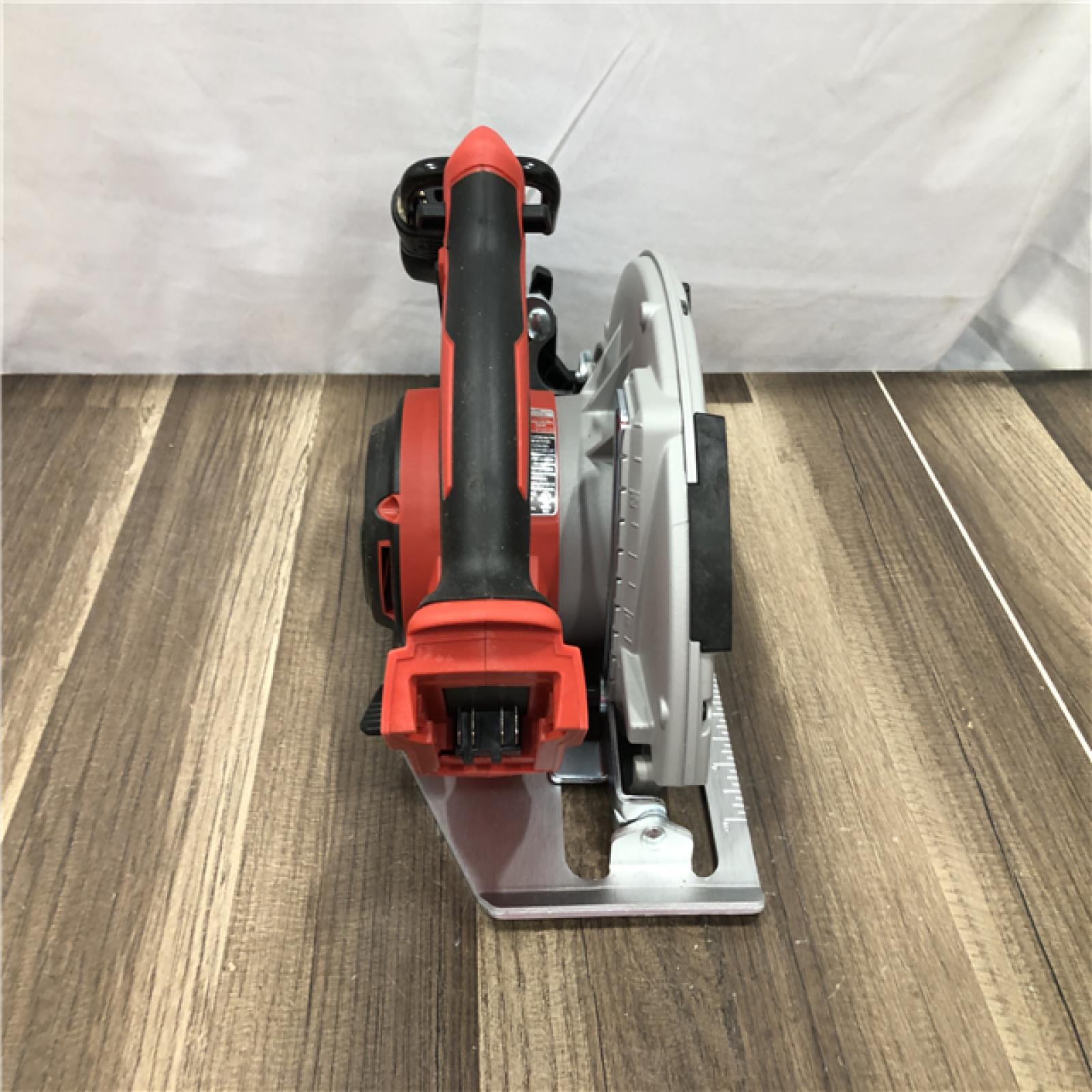 AS-IS Milwaukee M18 18V Lithium-Ion Brushless Cordless 7-1/4 in. Circular Saw (Tool-Only)