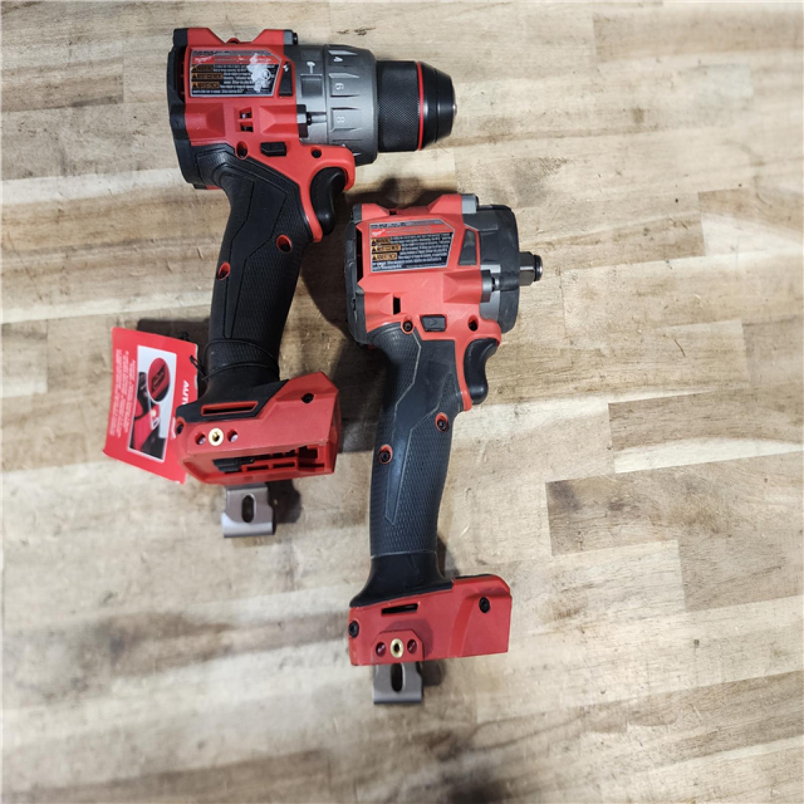 HOUSTON LOCATION - AS-IS MILWAUKEE 2 TOOL COMBO KIT W/ (2) BATTERY & CHARGER