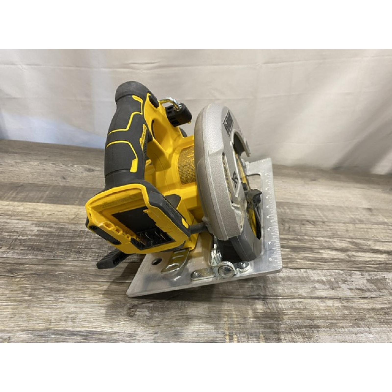 AS-IS DEWALT 20-Volt MAX 7-1/4 in. Cordless Circular Saw (Tool Only)