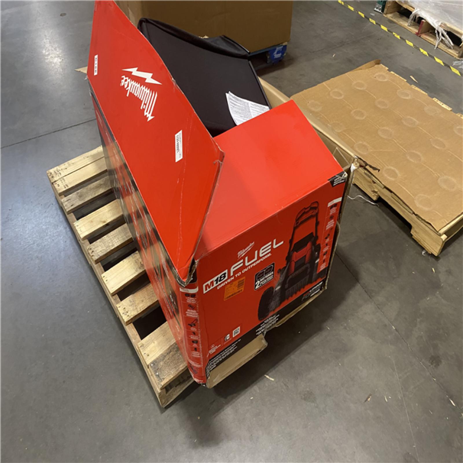 Dallas Location - As-Is Milwaukee 18 FUEL 21 Self-Propelled Dual Battery Mower Kit