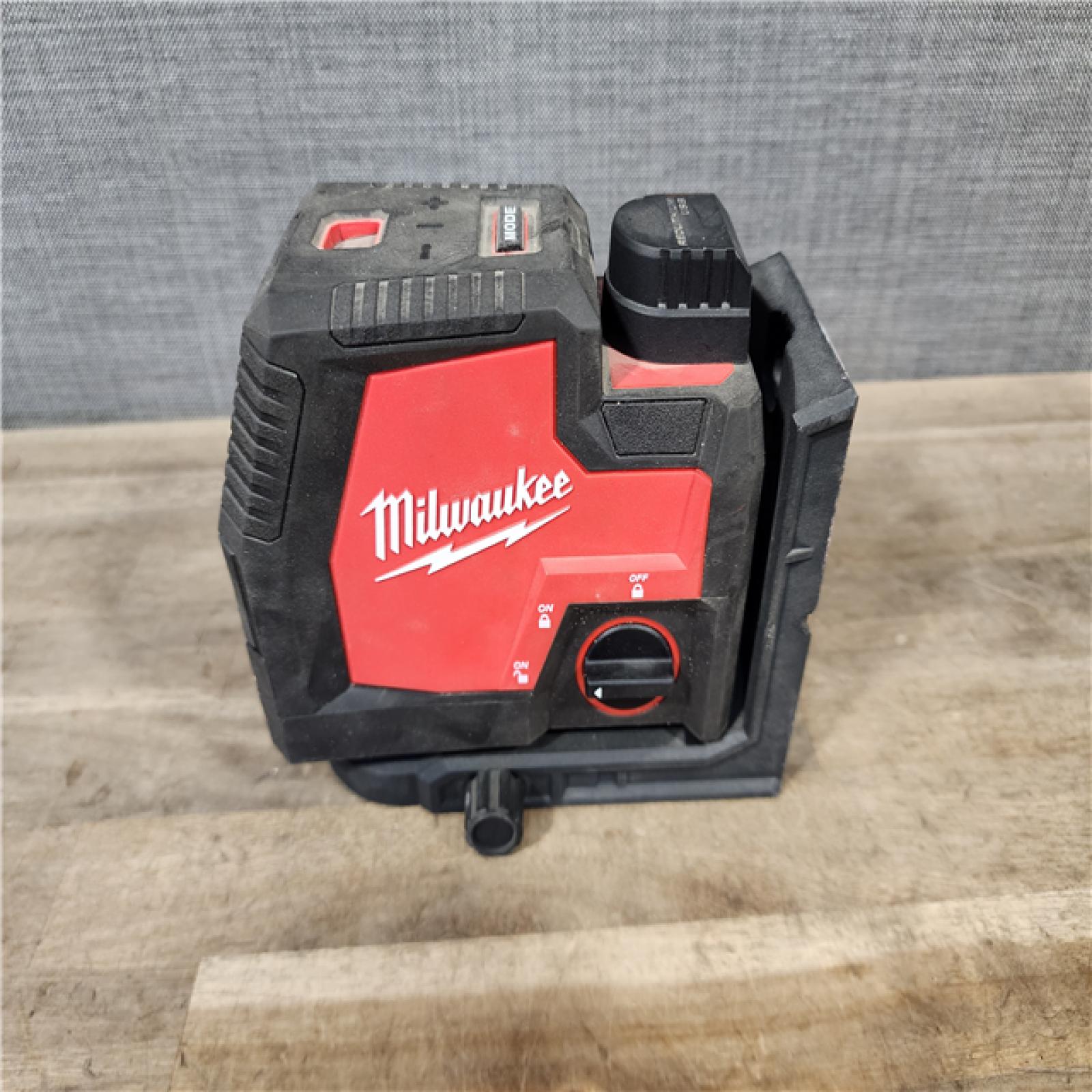 HOUSTON LOCATION - AS-IS Milwaukee-3522-20 Green Beam Laser Cross Line Plumb Point Rechargeable USB Kit (TOOL ONLY)