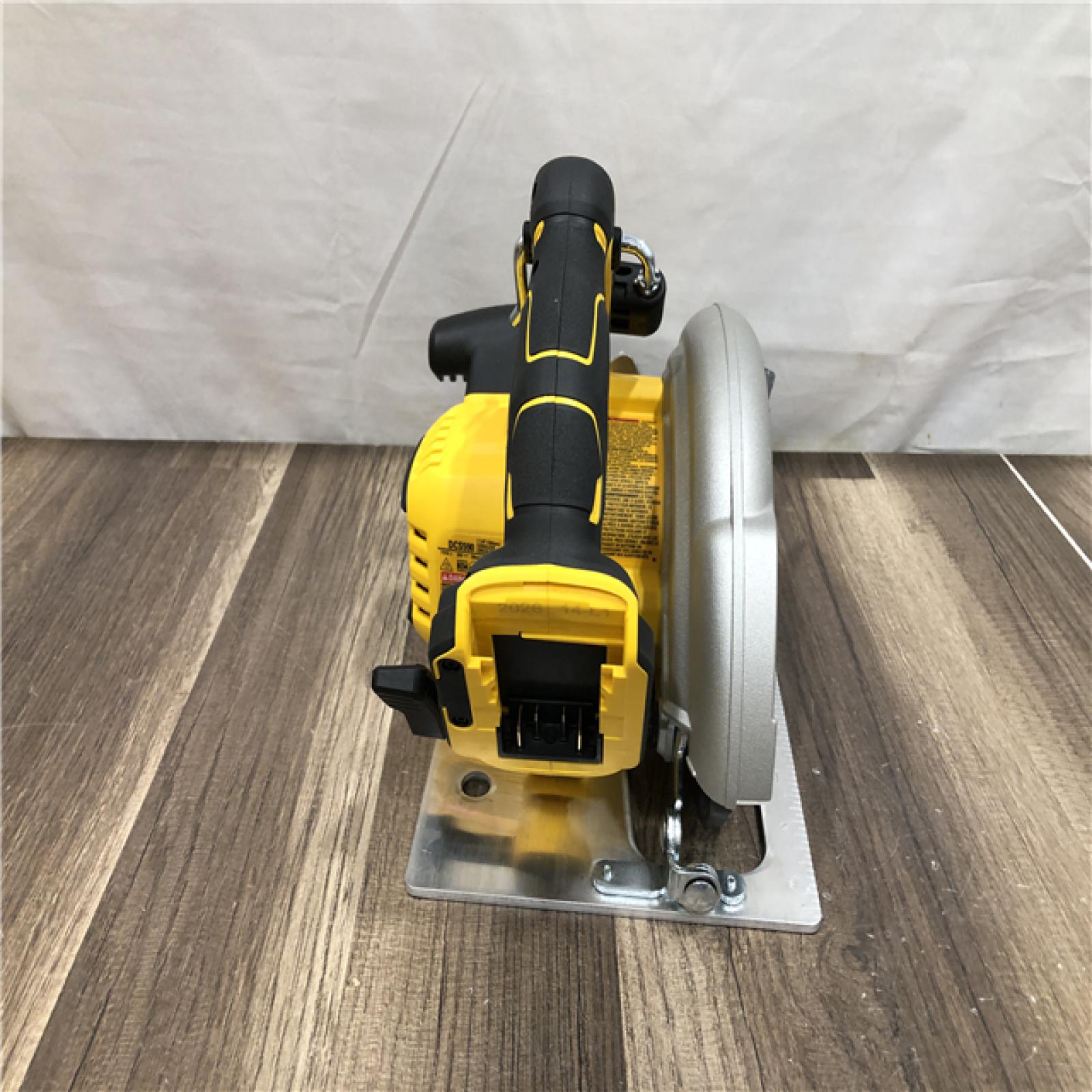 AS-IS DEWALT 20-Volt MAX 7-1/4 in. Cordless Circular Saw (Tool Only)