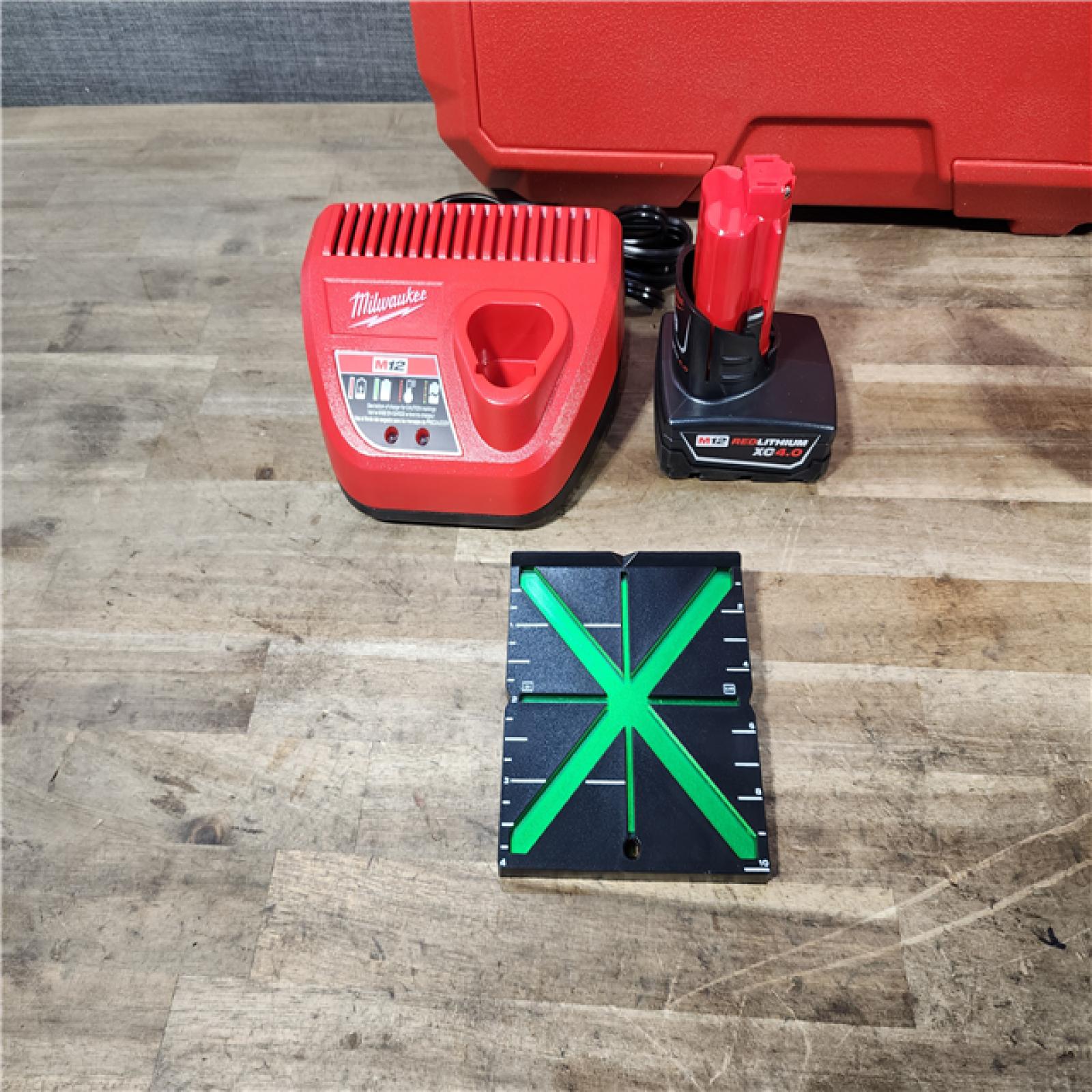 HOUSTON LOCATION - AS-IS Milwaukee-3632-21 M12 Green Beam Laser 360° 3-Plane Kit