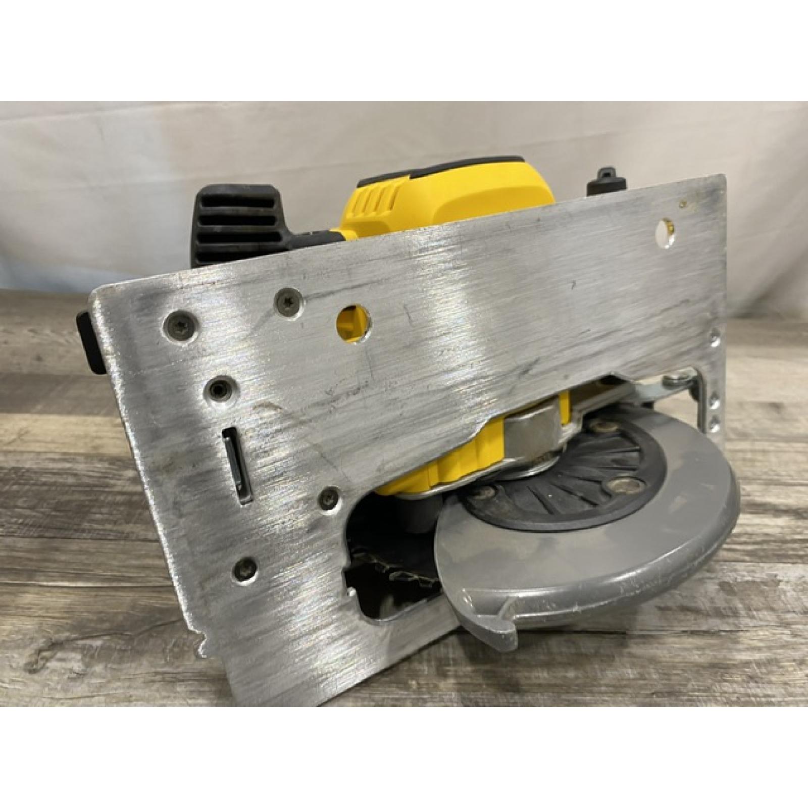 AS-IS DEWALT 20-Volt MAX 7-1/4 in. Cordless Circular Saw (Tool Only)