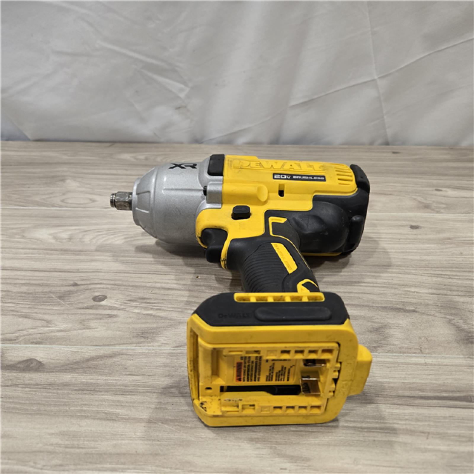 AS-IS Dewalt 20V MAX Cordless 1/2 in. Impact Wrench Kit