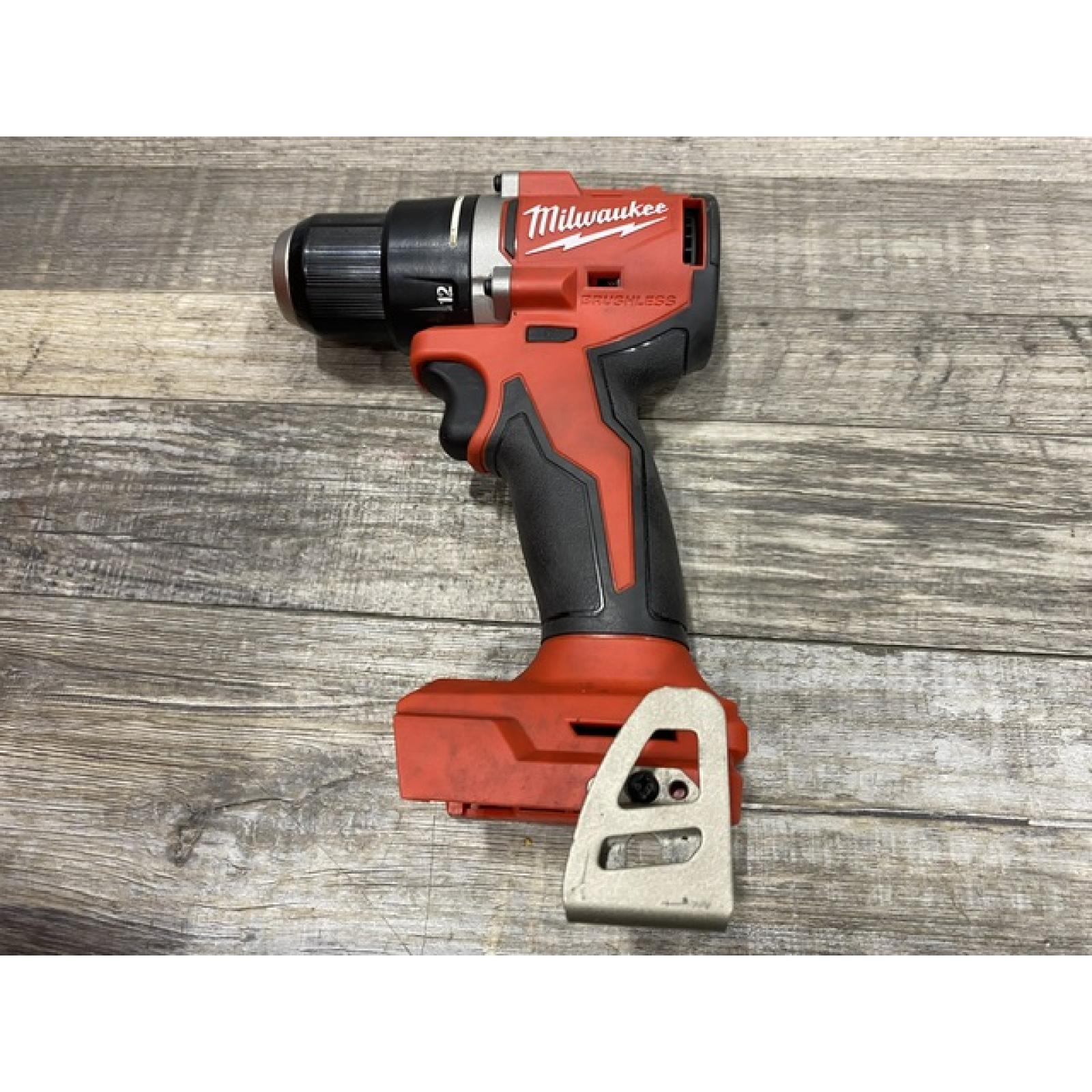 AS-IS Milwaukee 18V Lithium-Ion Brushless Cordless 1/2 in. Compact Drill/Driver Kit