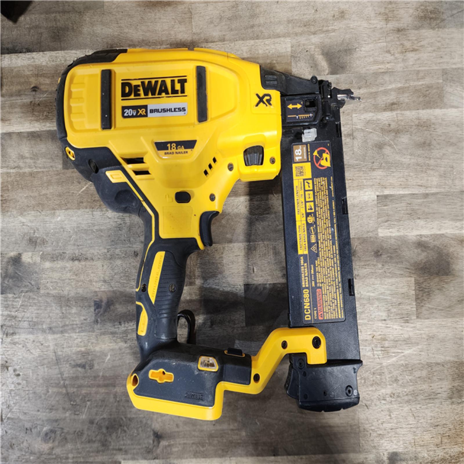 HOUSTON LOCATION - AS-IS DEWALT 20V MAX XR 18 Gauge Brad Nailer Kit