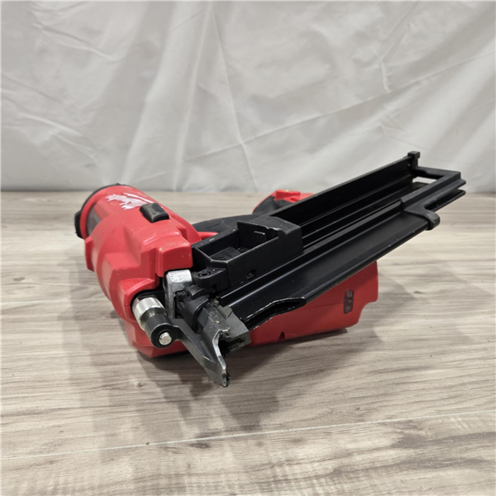 AS-IS Milwaukee 2744-20 M18 FUEL 3-1/2 in. 18V 21-Degree Cordless Framing Nailer (Tool-Only)