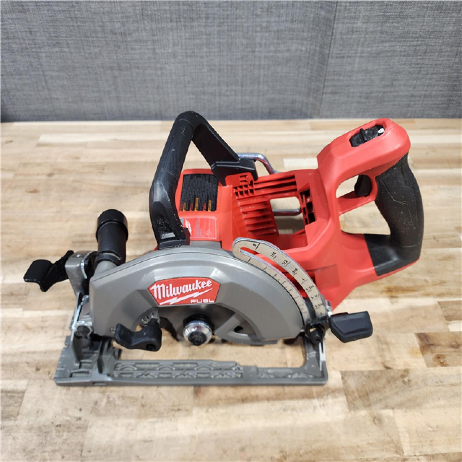 HOUSTON LOCATION - AS-IS Milwaukee FUEL 18V Lithium-Ion Cordless 7-1/4 in. Rear Handle Circular Saw (Tool-Only)