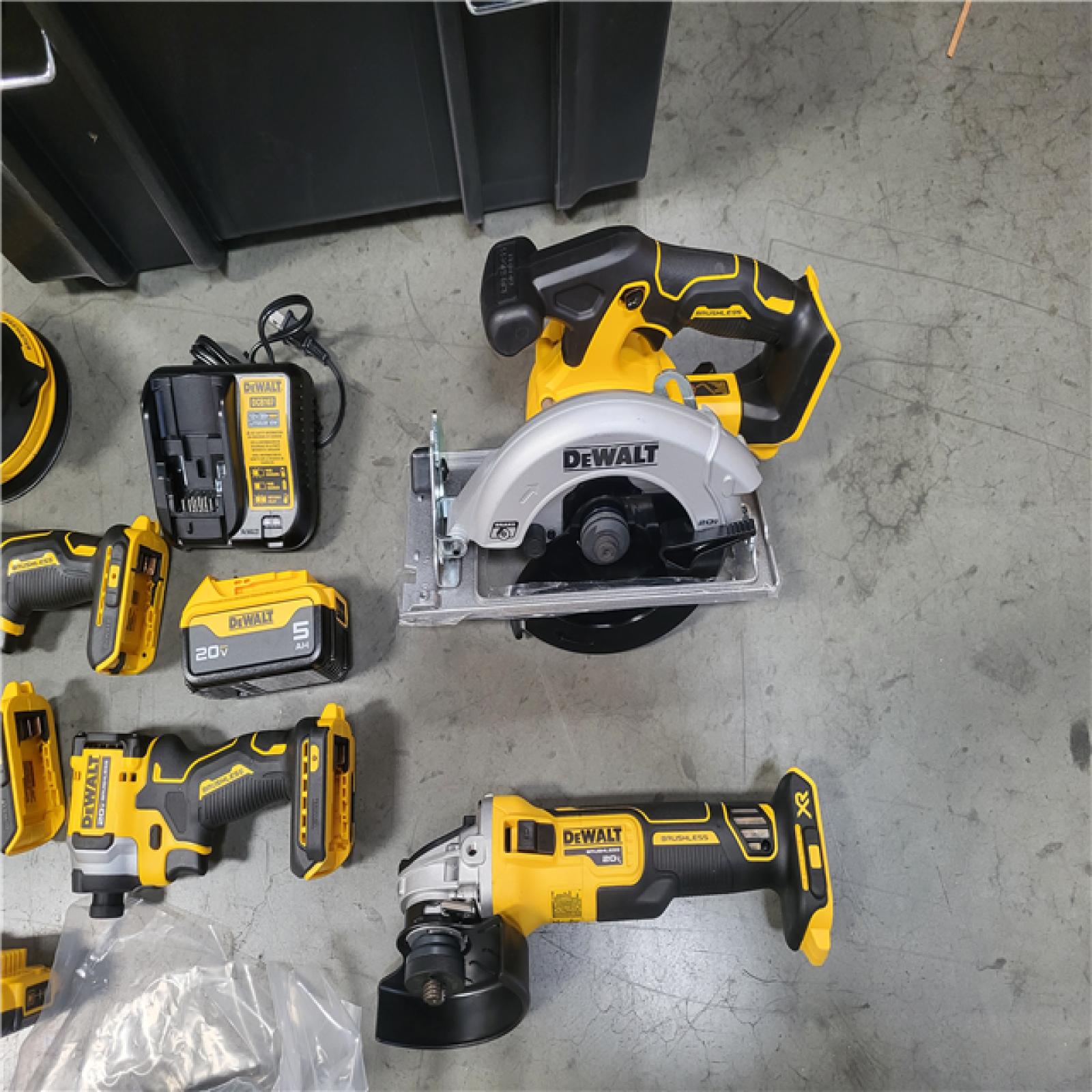 DEWALT BRUSHLESS 6-TOOL COMBO KIT WITH TOUGHSYSTEM 2.0