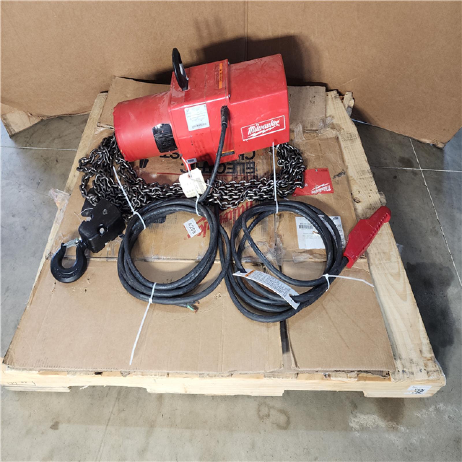 HOUSTON LOCATION - AS-IS Milwaukee 9573 Hoist