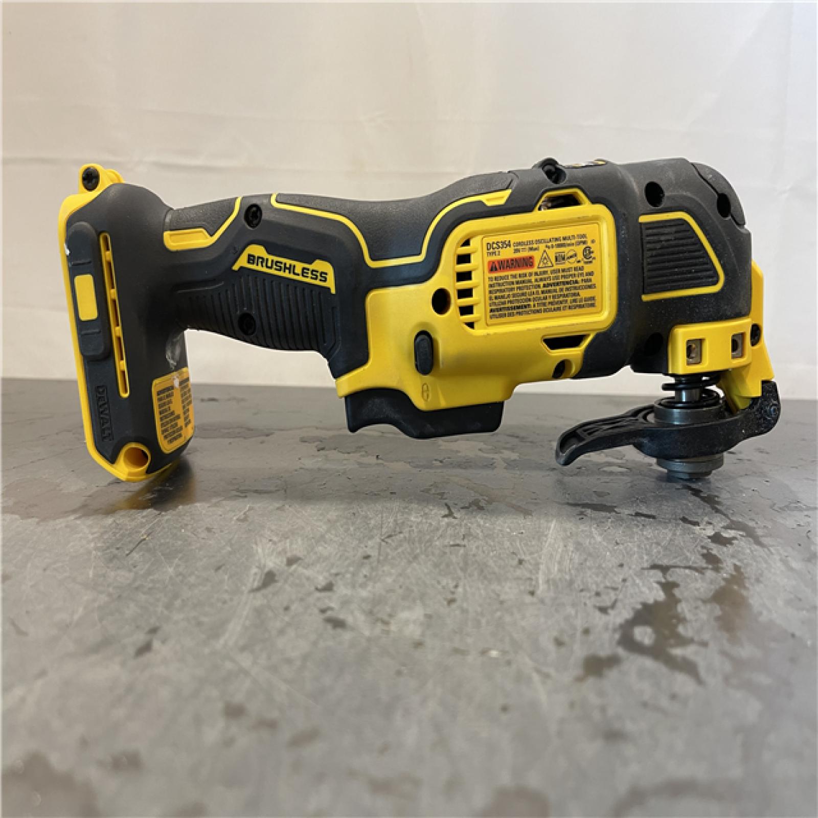 AS-IS - DEWALT ATOMIC 20V MAX Cordless Brushless Oscillating Multi Tool