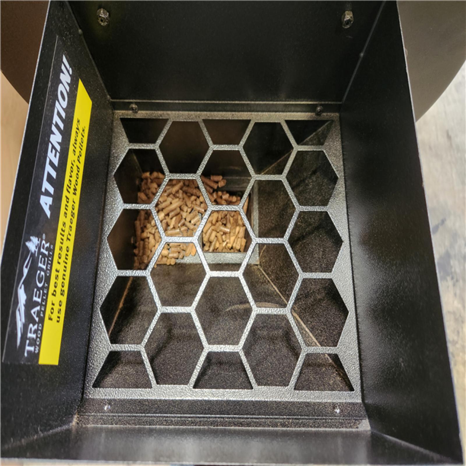 Phoenix Traeger Pro 34 Wood Pellet Grill and Smoker in Bronze