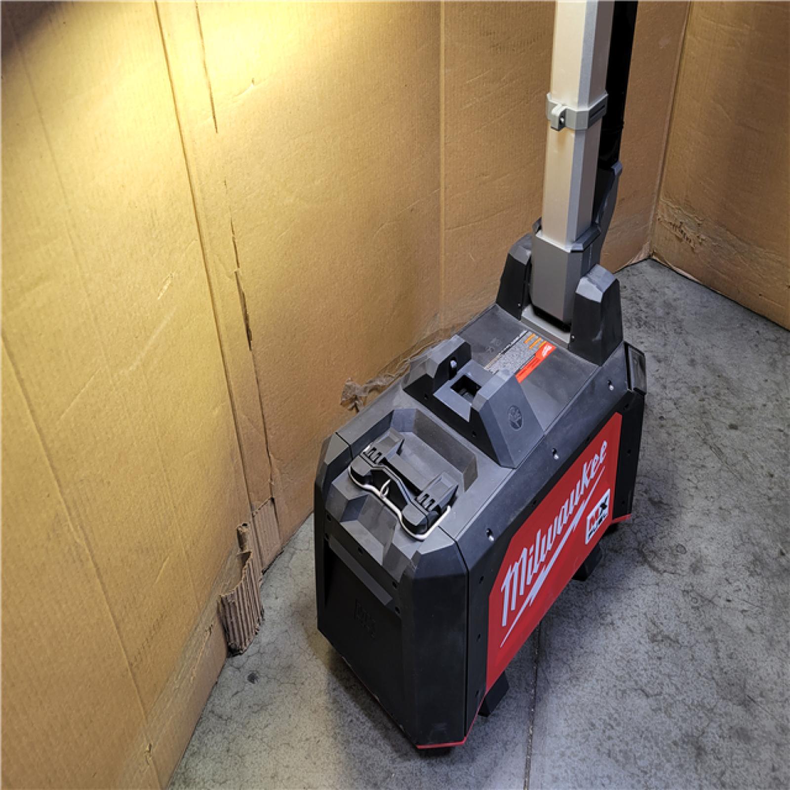CALIFORNIA AS-IS NEW MILWAUKEE DUAL POWER COMPACT TOWER LIGHT W/ BATTERY & CHARGER