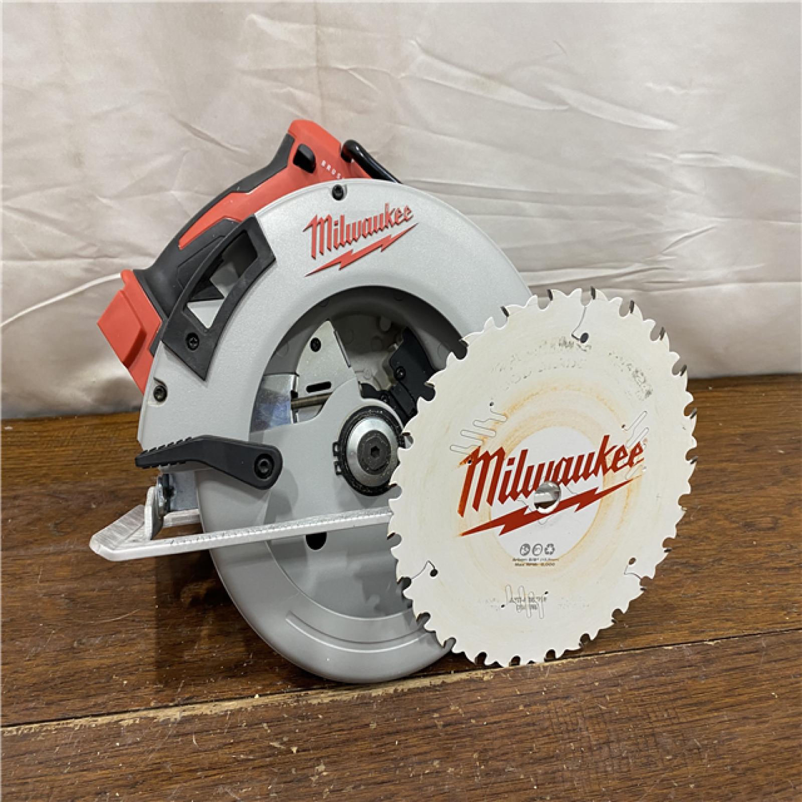 AS-IS Milwaukee M18 7-1/4  18V Brushless Circular Saw 2631-20 (Bare Tool)