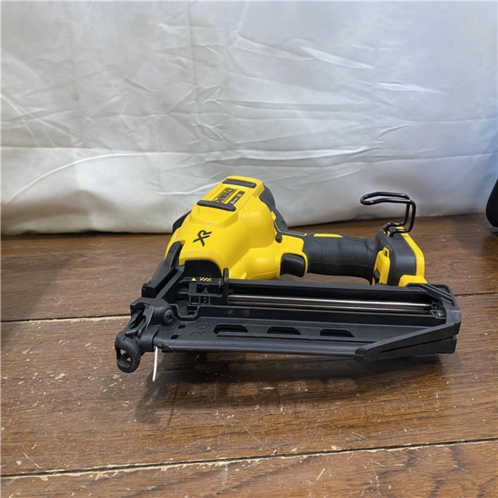 AS-IS DeWalt DCN660D1 20V 16 Gauge Cordless Angled Finish Nailer Kit W/ 2Ah Battery