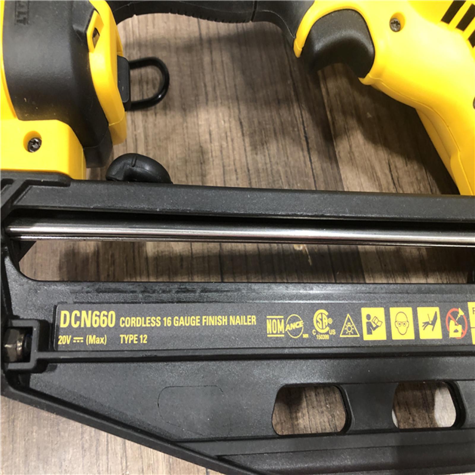 AS-IS DEWALT 20V MAX XR 16-Gauge Electric Cordless Angled Finishing Nailer Kit