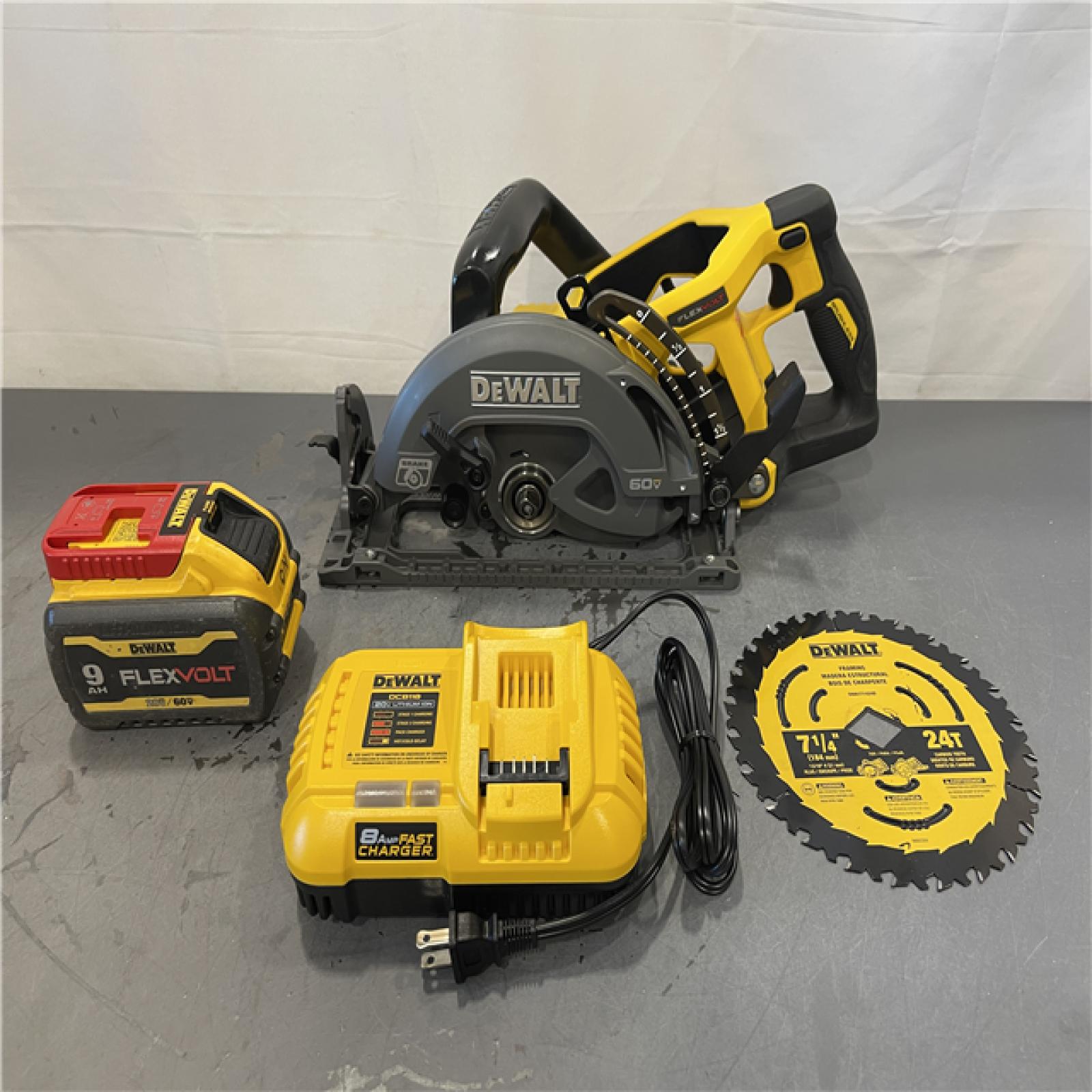 AS-IS - DEWALT FLEXVOLT 60V MAX 7-1/4 in. Cordless Worm Drive Style Saw with 9.0Ah Battery Kit
