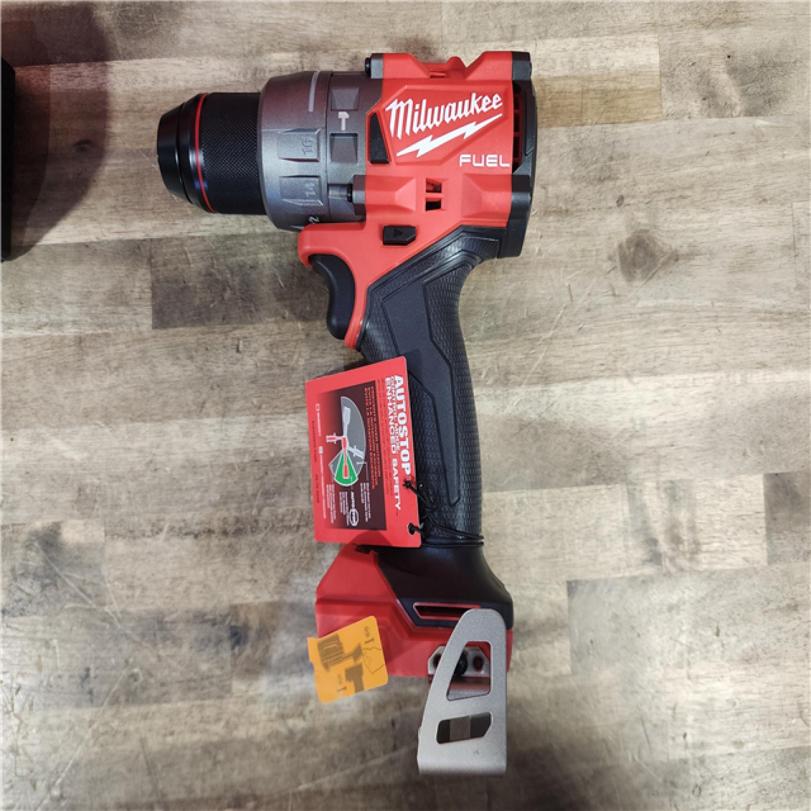 HOUSTON LOCATION - AS-IS (APPEARS LIKE NEW) Milwaukee 2904-22 Hammer Drill Driver Kit with Batteries  Charger & Tool Case  Red
