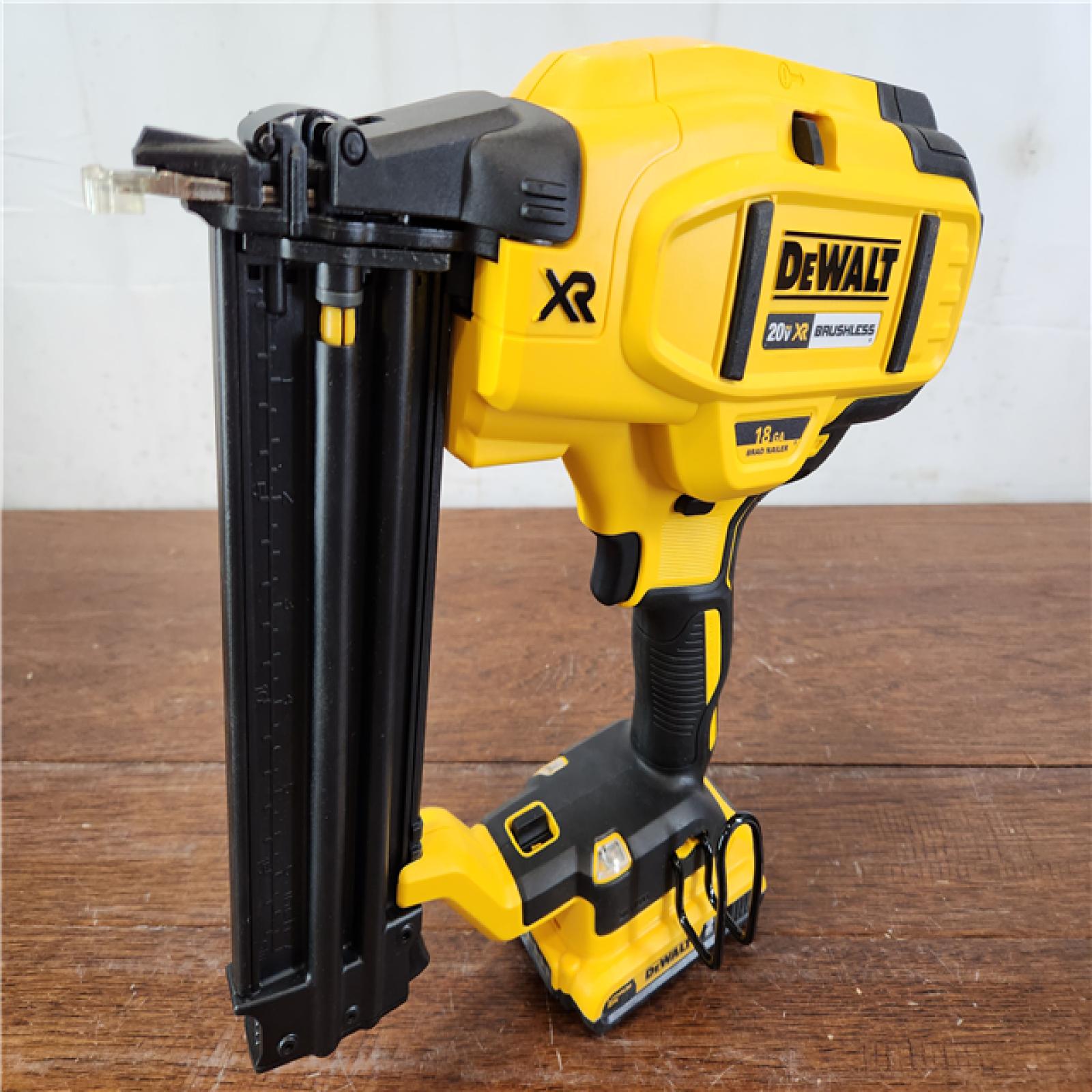 AS-IS DeWalt 20V MAX XR Brushless Cordless 18 Gauge Brad Nailer Kit