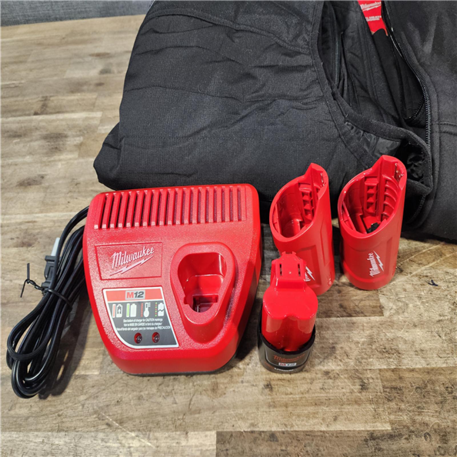HOUSTON LOCATION - AS-IS MILWAUKEE 2 HEATED CLOTHING COMBO KIT